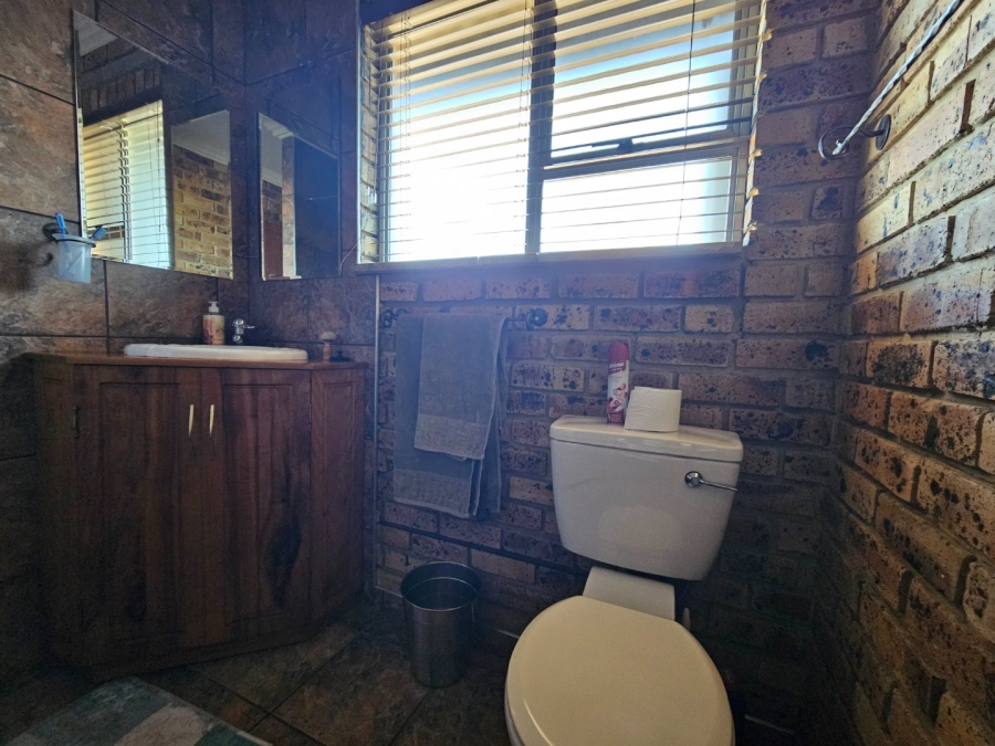 5 Bedroom Property for Sale in Vaalpark Free State